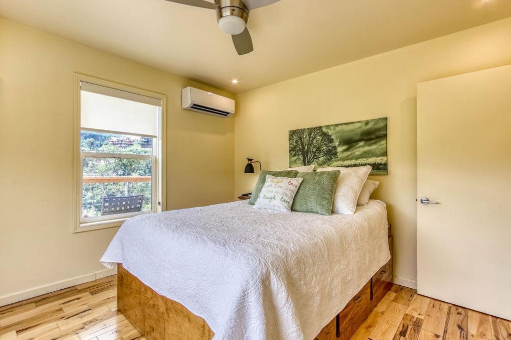 Key Lime Pie, Hot Tub,Wifi, 1089 Free Tickets Each Paid Day, Dollywood And More Gatlinburg Exterior photo